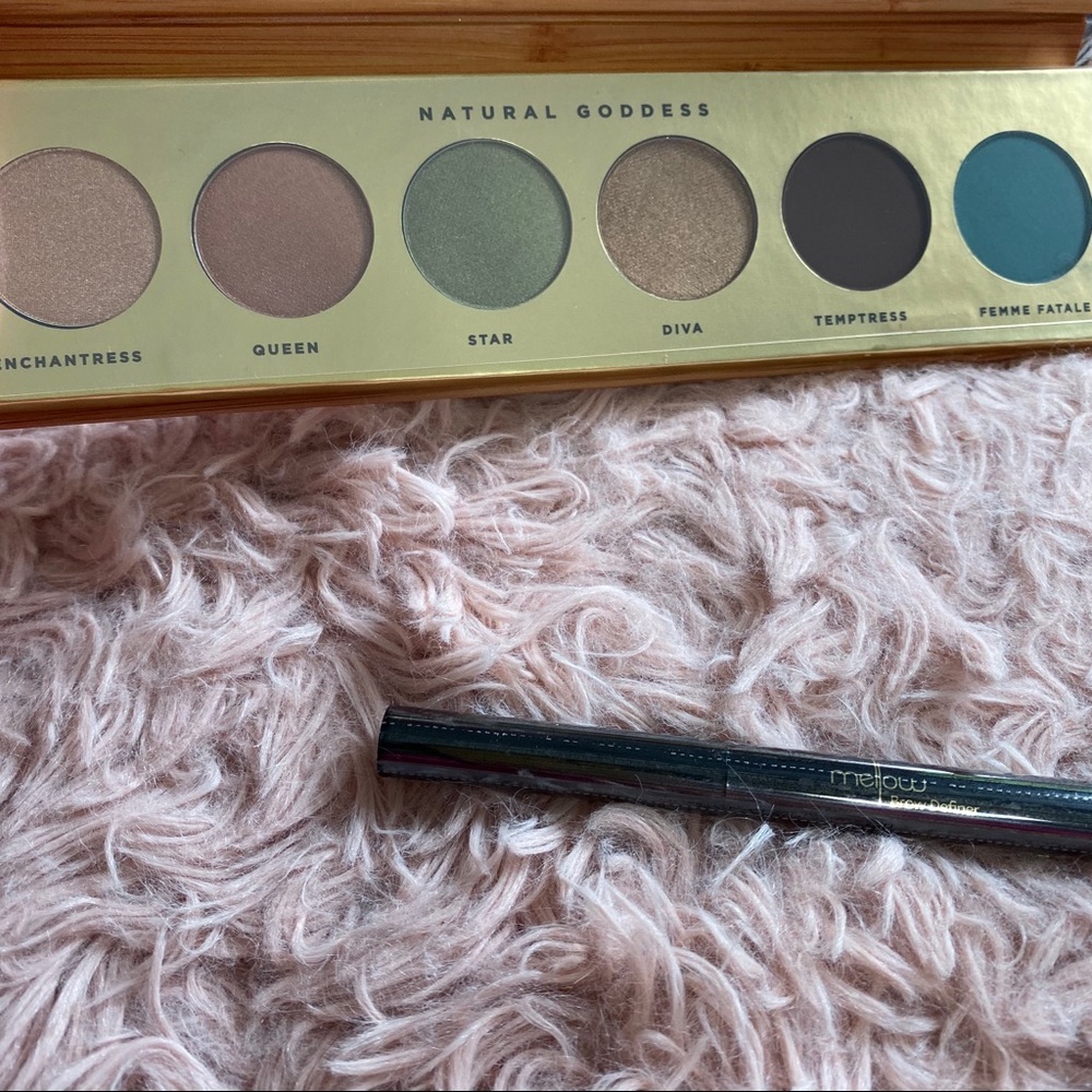 Makeup Bundle! - Picture 3 of 4